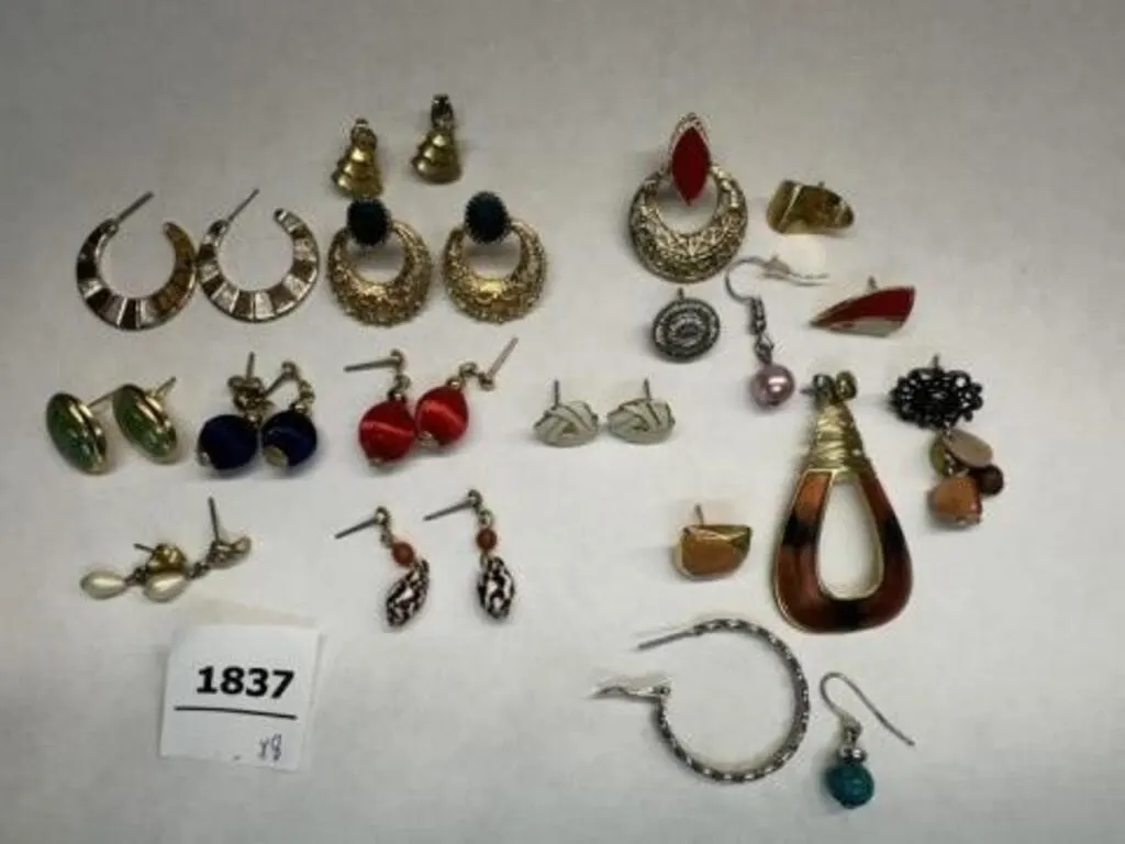 8 pr Pierced Earrings-Fashion Costume Jewelry