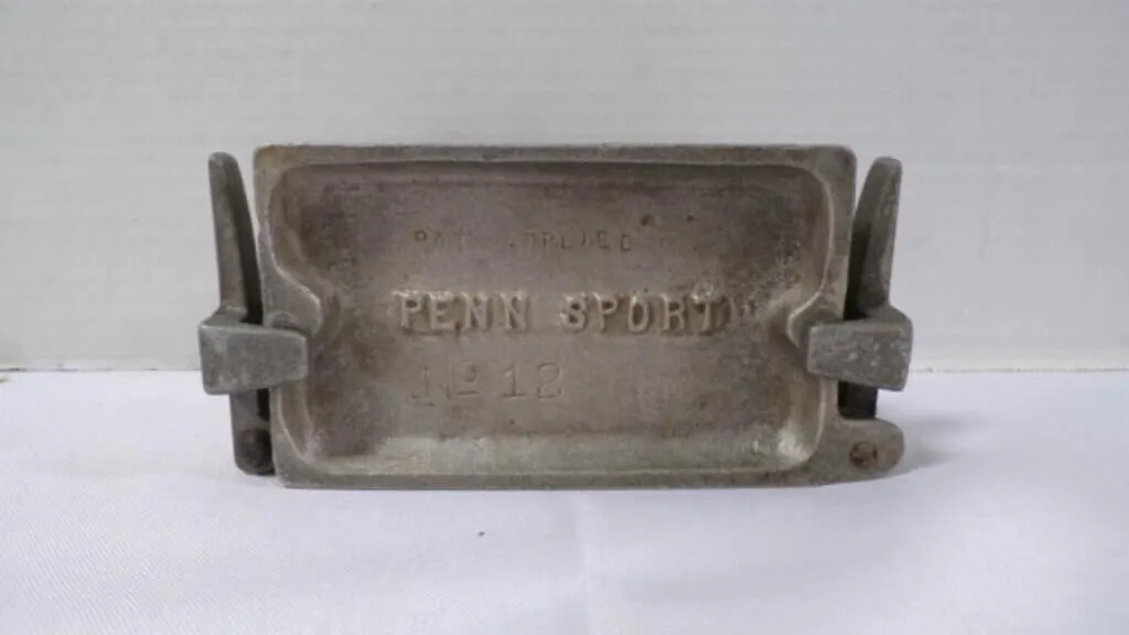Vintage Cast Aluminum Penn Fishing Sinker Mold