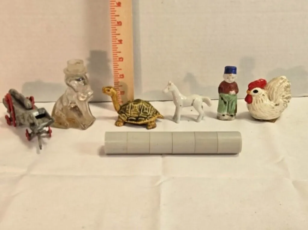 Decorative figurines