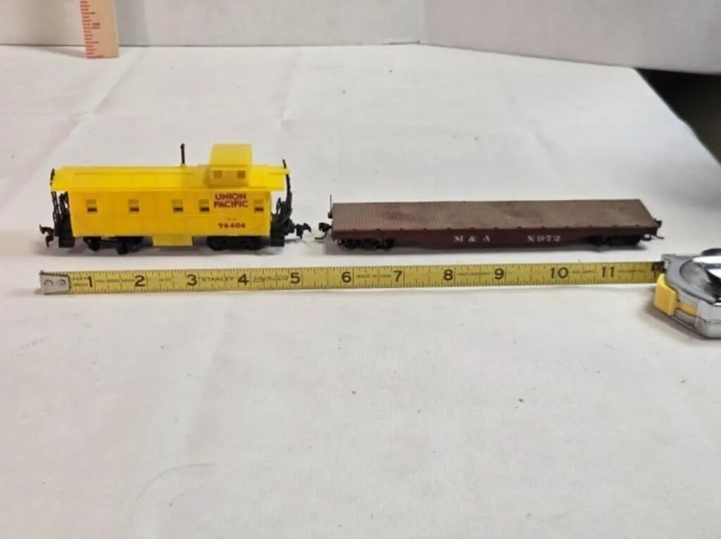 2 Kadee Train RR model cars, HO scale Cboose