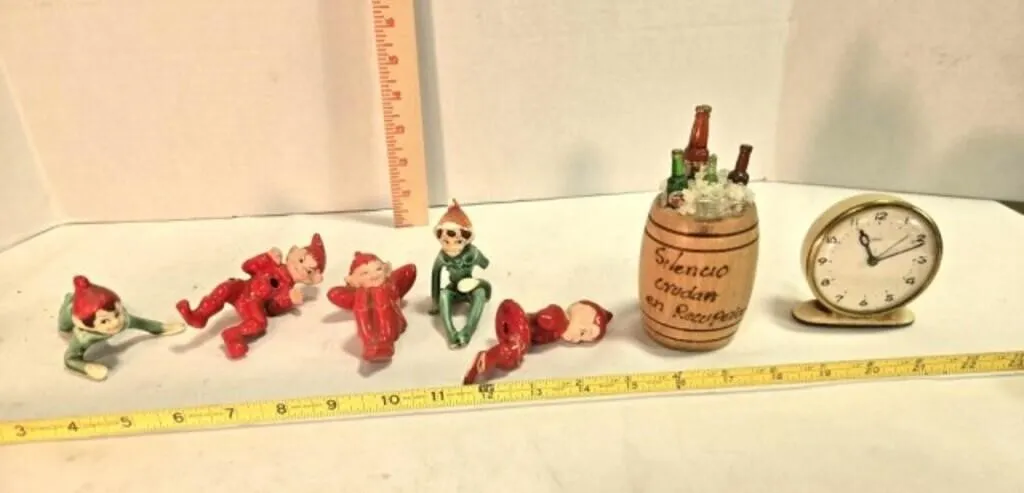 5 ceramic elves, "Silencio crudan em Recuperacion"