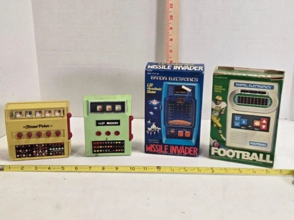 Vintage games; Draw Poker, Slot Machine
