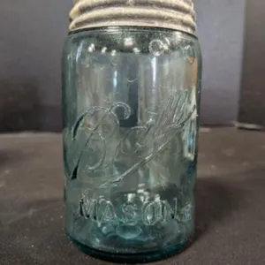 2 Classic Glass Mason Canning Jars w/Metal Lids