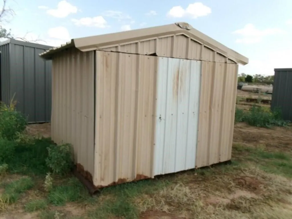 Livestock Shed,9'x9' 6"