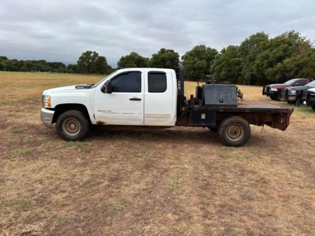 2010 Chevrolet Pickup, 4x4 2500 HD w/Bed