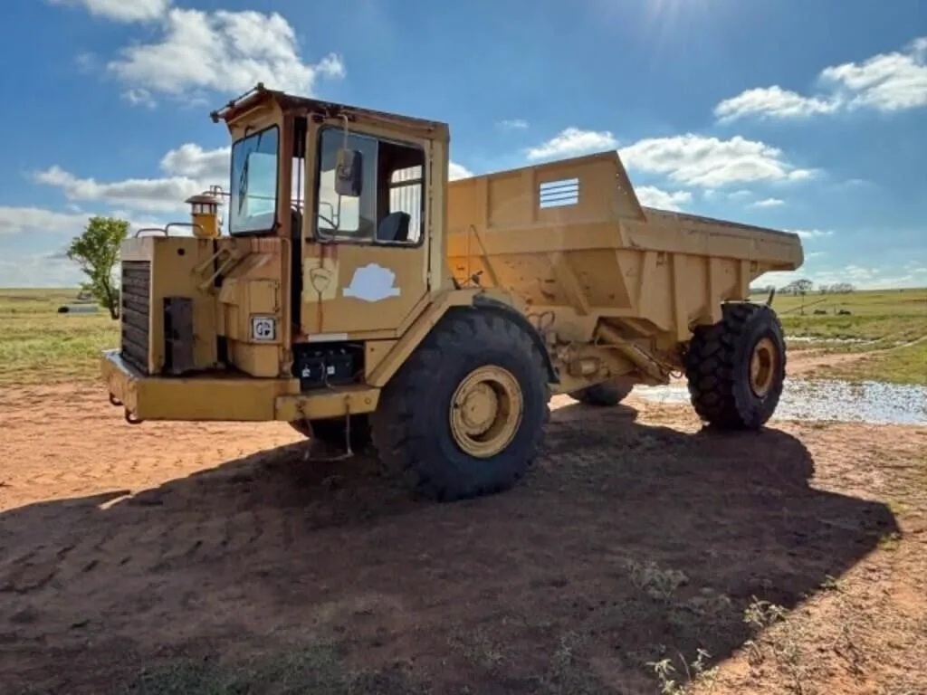 CAT Articulating Dump Truck