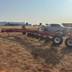 Alllis Chalmers 400  7-Bottom Plow
