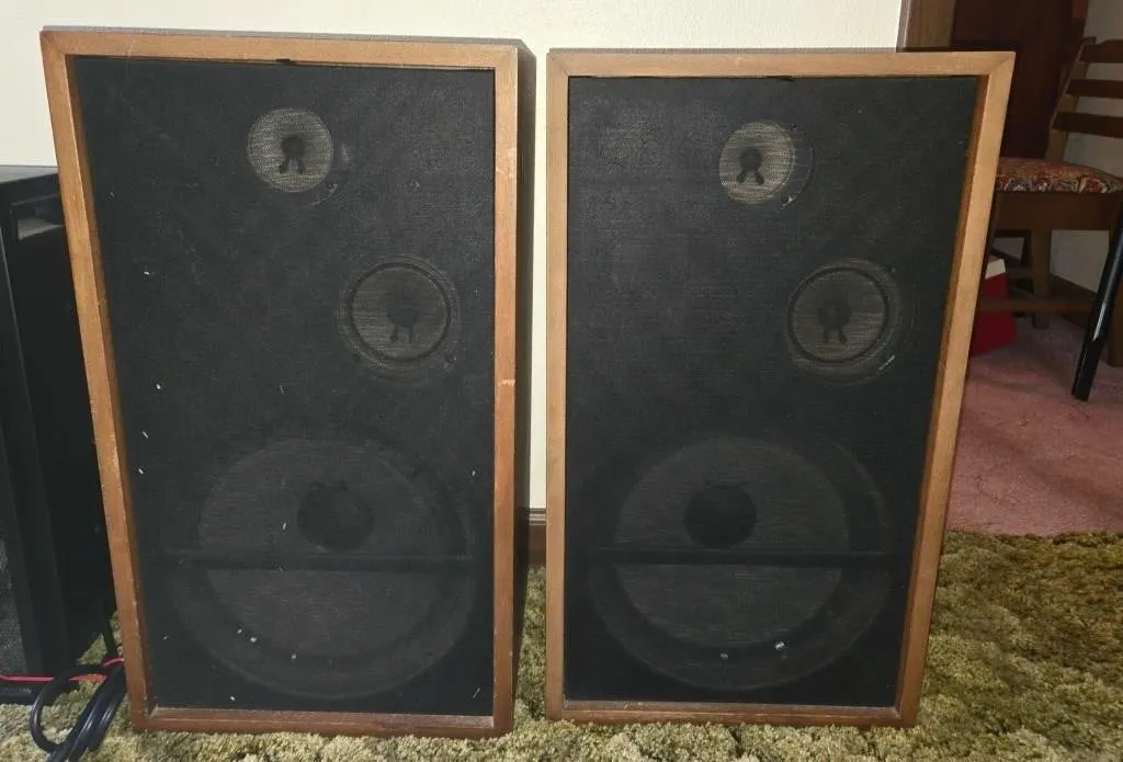 2 Speakers Untested, 14x11x25"