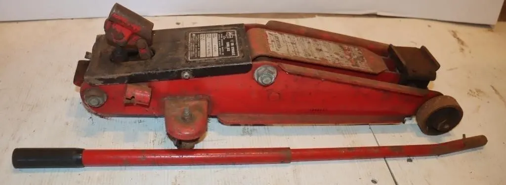 1 1/2 Ton Hydraulic Floor Jack