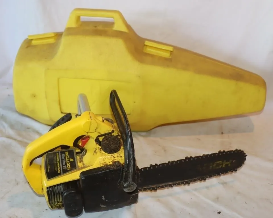 McCulloch Mini Mac 25 Chainsaw w/ Case, has good