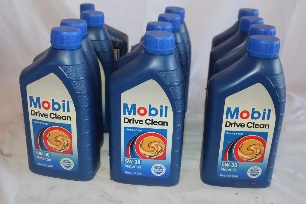 12 Mobil Drive Clean 5W-30 Motor Oil