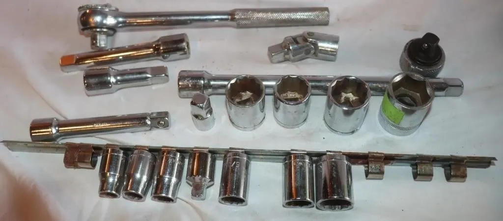 Sockets w/ Ratchet And Extensions