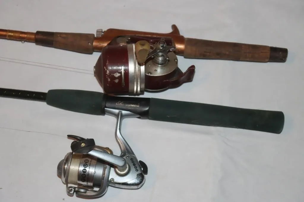 2 Fishing Rods w/ Reels