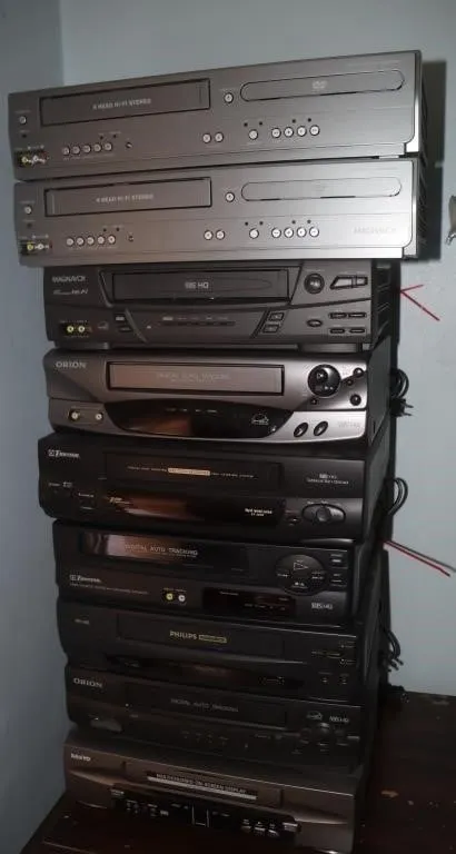 VCR/DVD Players w/ Remotes & Manuals