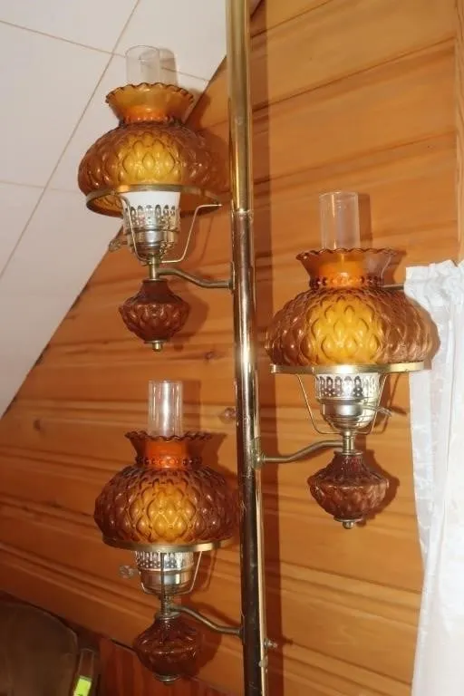 3 Globe Floor to Ceiling Lamp, Works Adjustable;