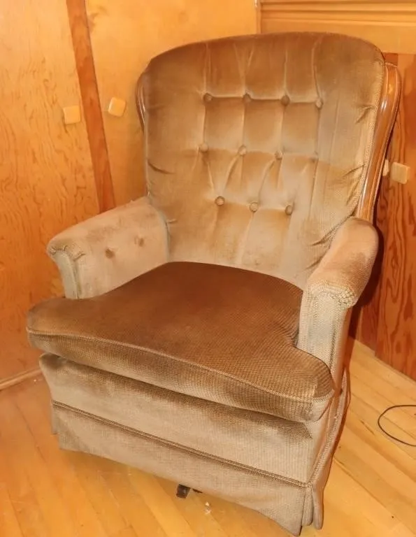 Wingback Chair 31x33" with 18" Sitting Height