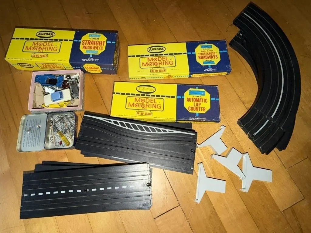 Aurora Model Motoring Track Pieces: Cross,