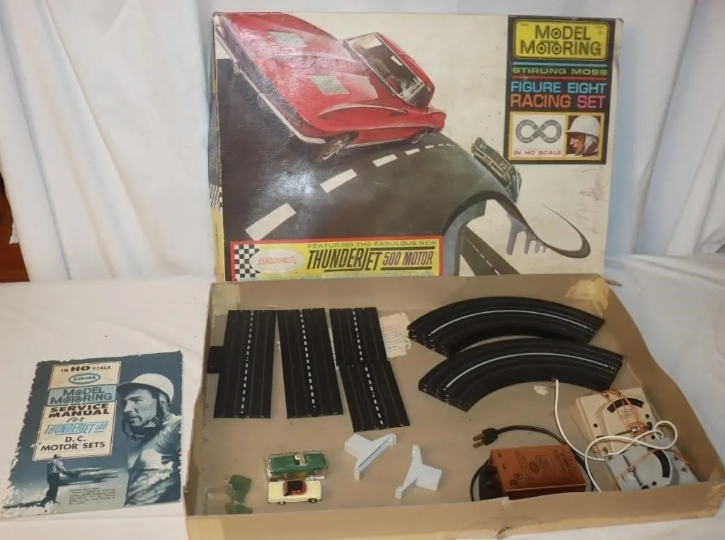 Aurora Model Motoring Figure Eight Racing Set