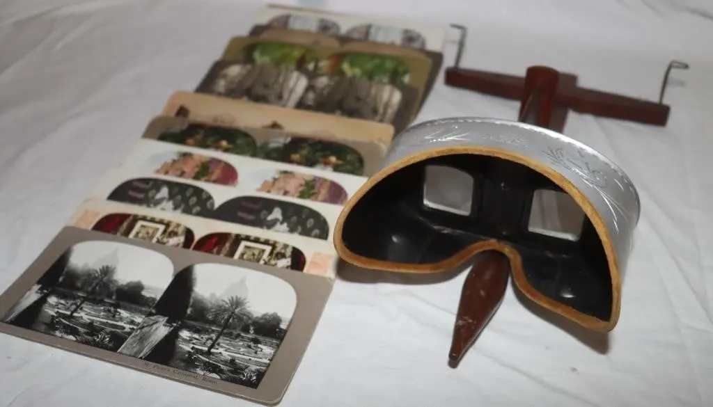 Vintage Stereoscope Viewer w/ Cards