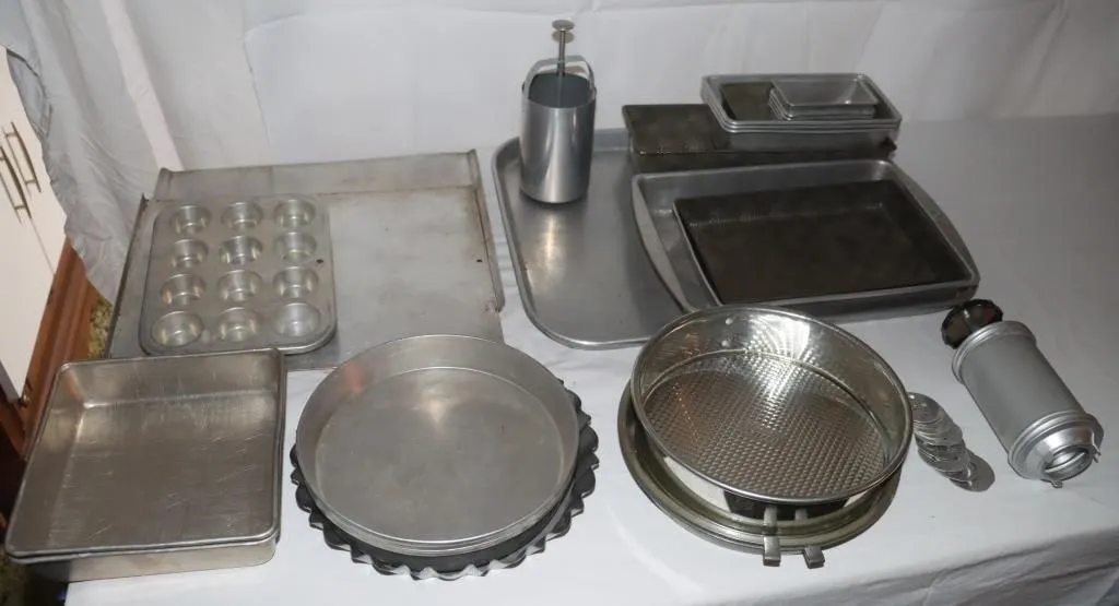 Aluminum Baking Pans & Cookie Press: