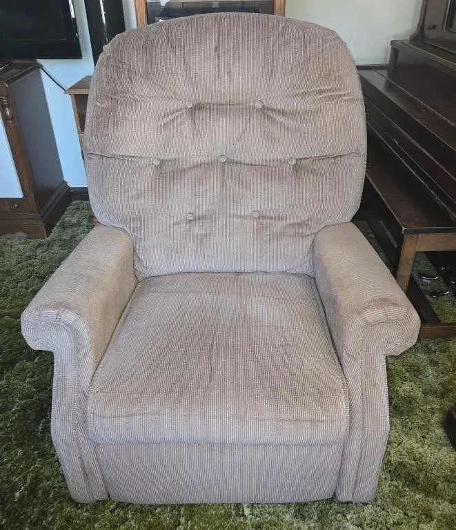 Recliner, 33"x32" Sitting Height is 16"