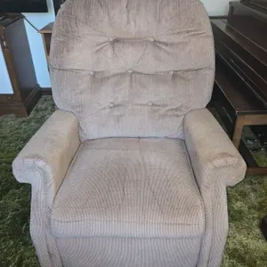 Recliner, 33"x32" Sitting Height is 16"