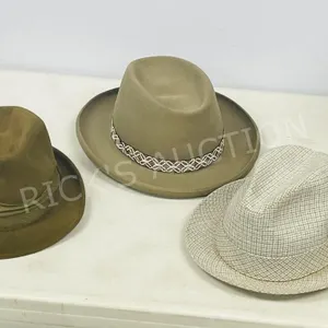 Biltmore hat box w/ 3 men's dress hats