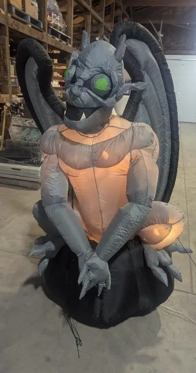 Animatronic Halloween D�cor - Gargoyle. 6FT High.