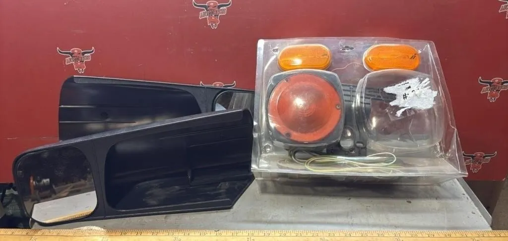 Tow Mirrors & Towing Light Kit.