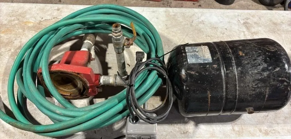 Pressure Tank & Parts + Garden Hose. *C