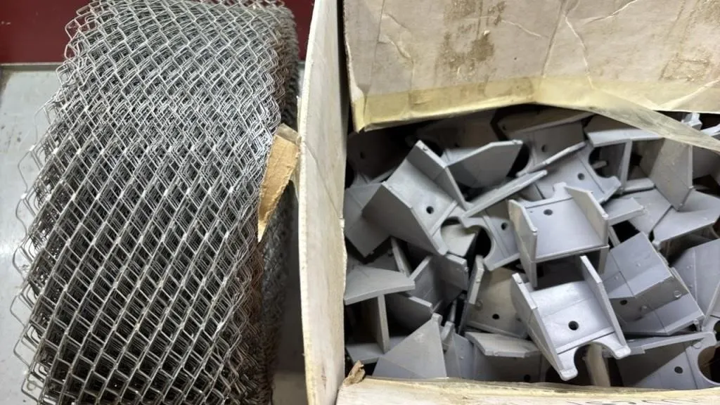 Roll of 4” Wire Eavestrough Mesh & Box of