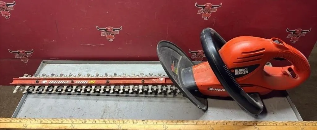 Black & Decker 120V Hedge Trimmer. Working.