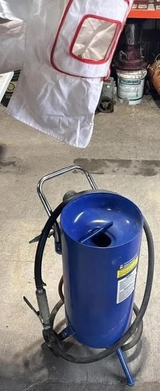 10 Gal Pressure Sandblaster. Untested.