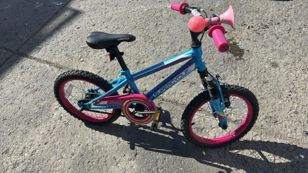14” Supercycle Children's Bike w/Pink Horn. *C