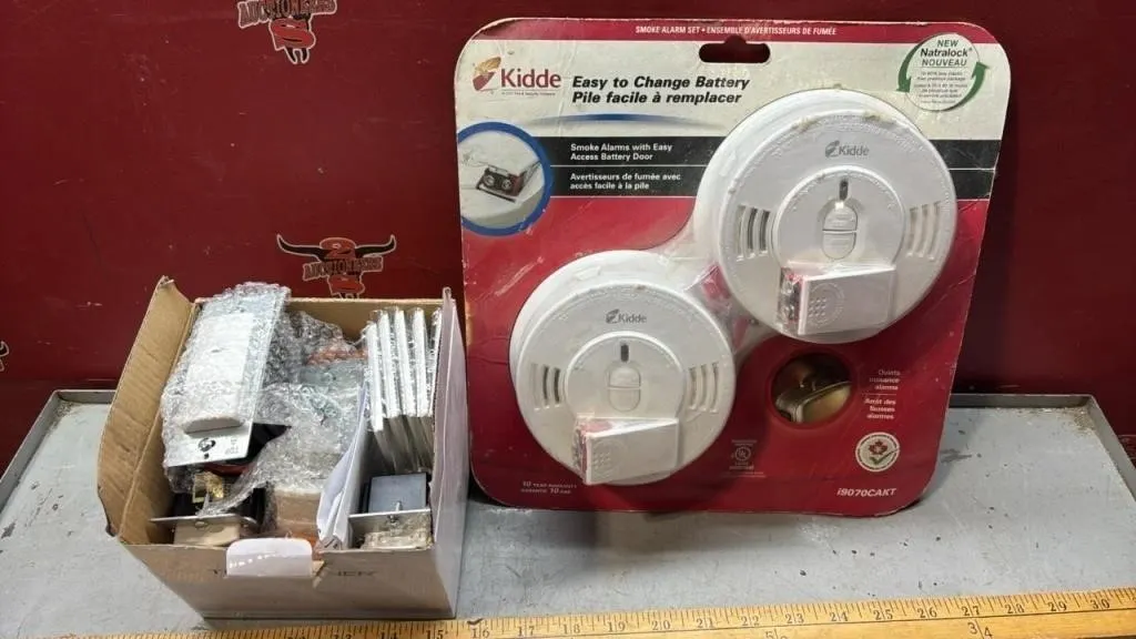 5 Motion Censor Lights & 2 Smoke Alarms.