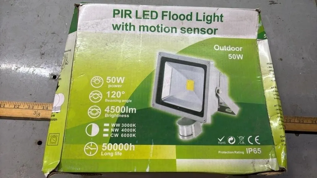 PIR LED Flood Light w/Motion Sensor. Untested.