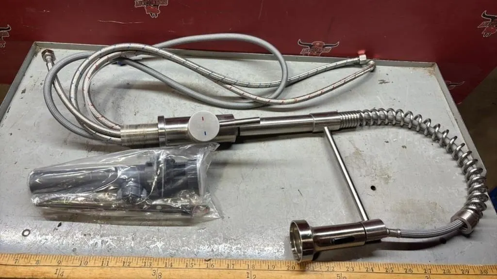 Pull Kitchen Faucet w/Drain. Looks Unused.