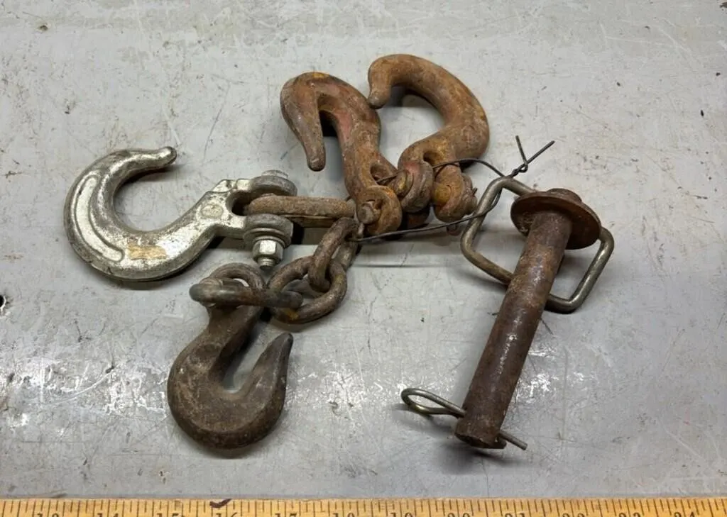 Chain Hooks & Pin.