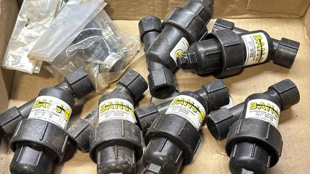 6 Banjo 75PSI Poly Line Strainers.