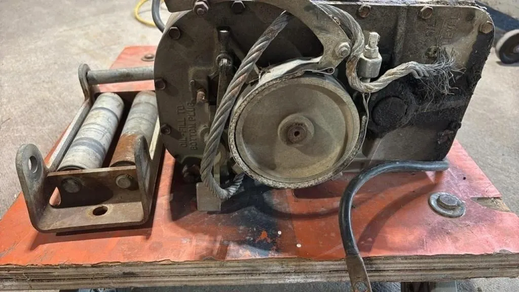 12V Power Winch w/Cable Guide. Untested.