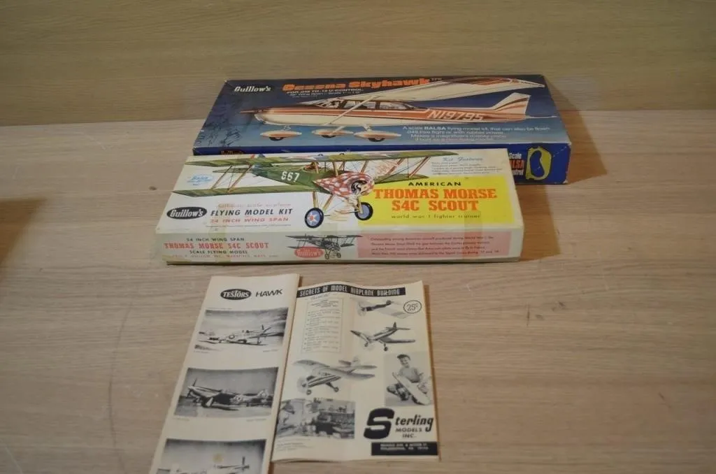 Guillow's Cessna Skyhawk 172 scale flying model
