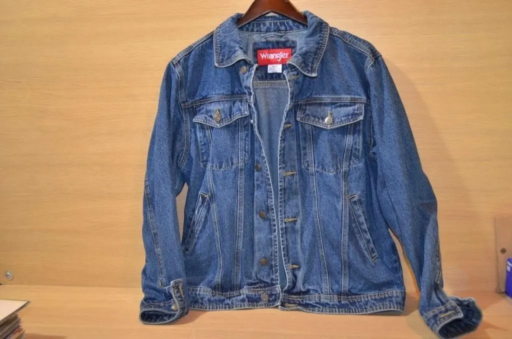 Vintage 90s Wrangler denim jacket. It features