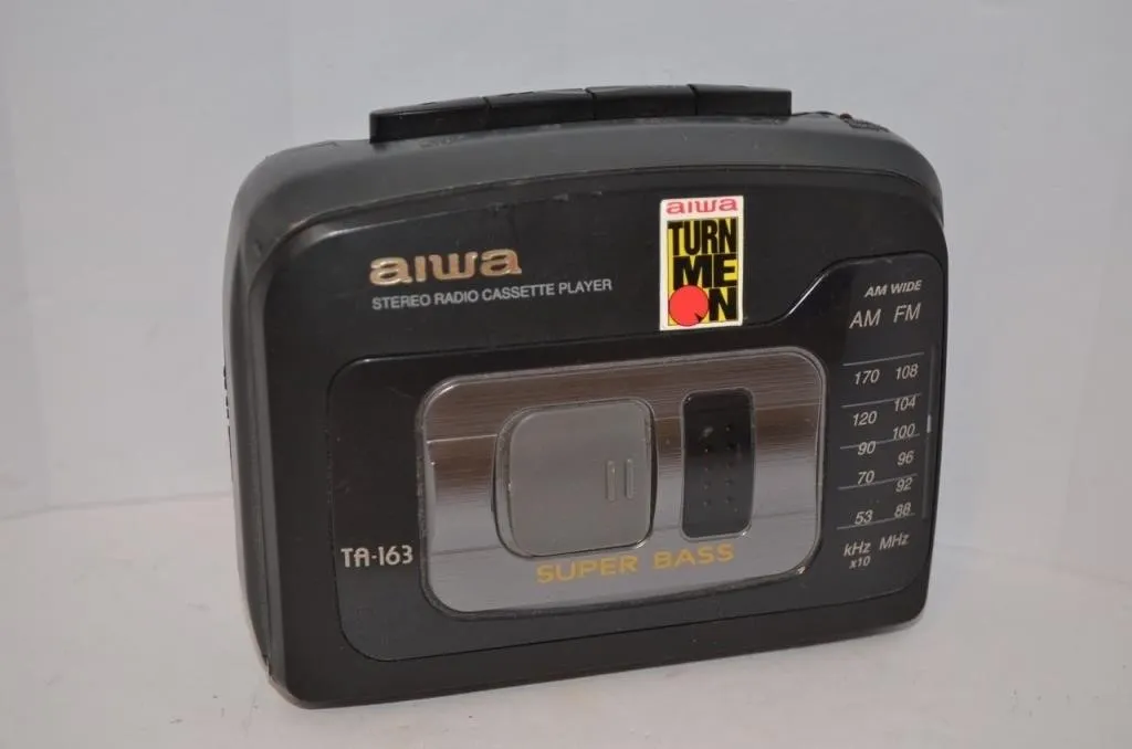 Aiwa TA-163 Super Bass stereo radio and cassette