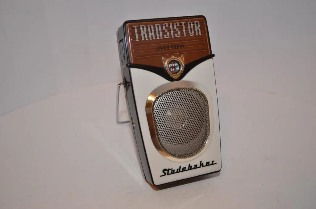 Studebaker AM/FM Pocket Radio Transistor Model