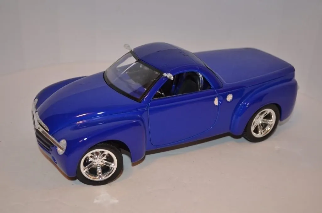Maisto 2000 Chevrolet SSR Special Edition Concept