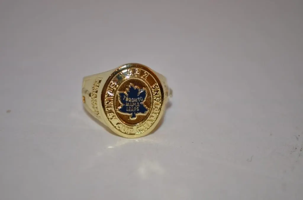 Los Angeles Kings 2012 replica Stanley Cup Ring