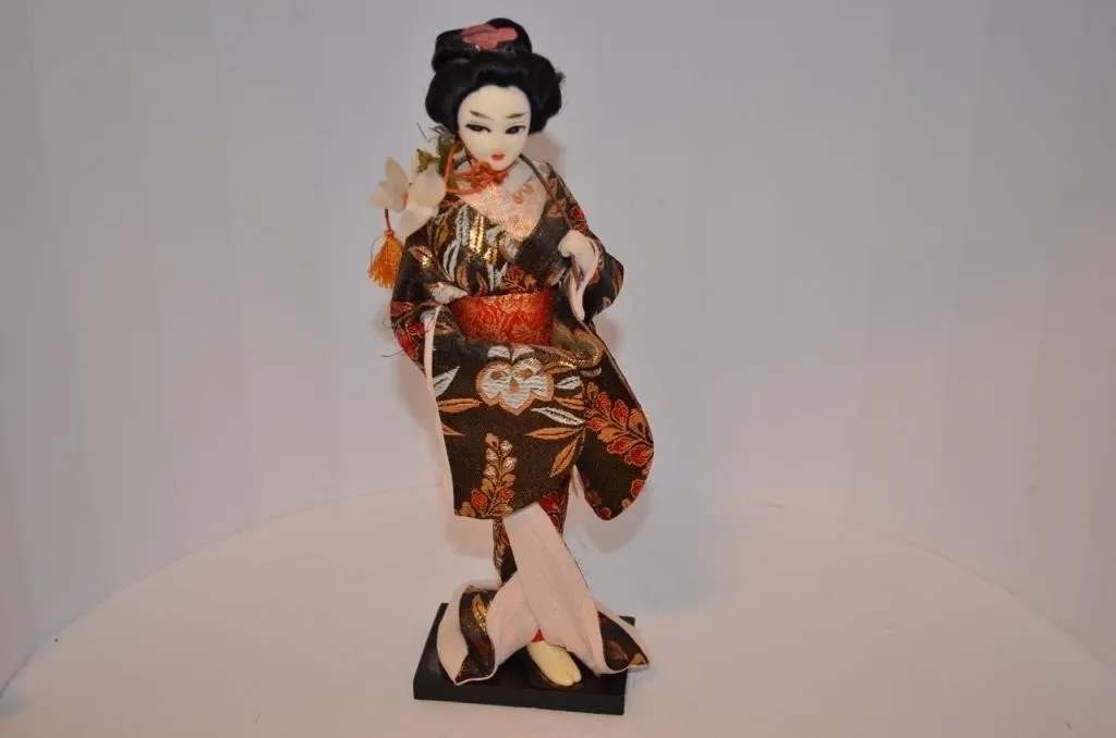 Traditional Japanese geisha or kabuki doll Vintage