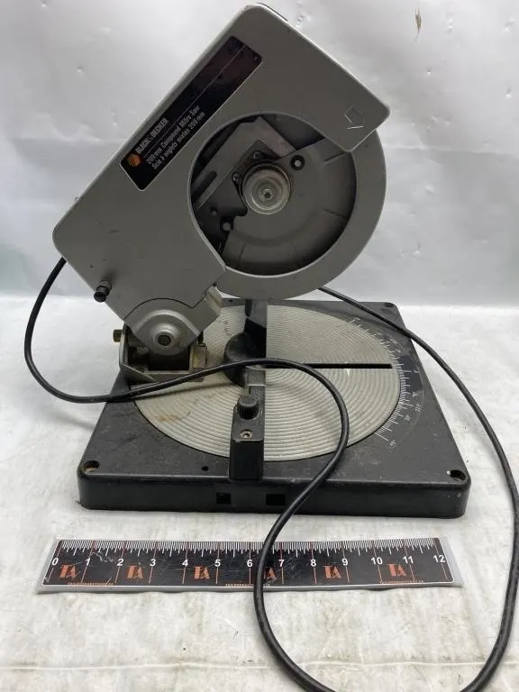 Black & Decker 209mm Compound Mitre Saw