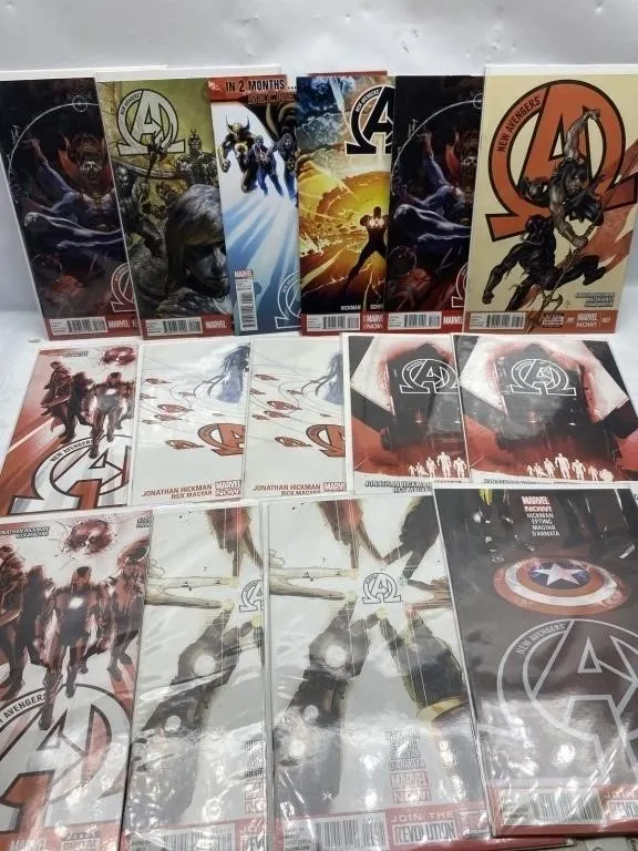 New Avengers / Avengers Comic Book Lot (17 issues)