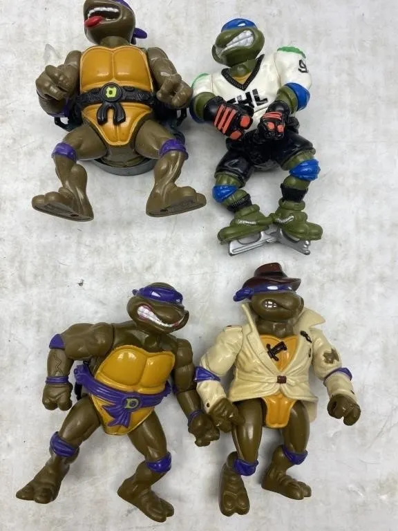 TMNT Action Figures with Sewer Playset (4)
